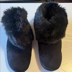 isotoner Black Faux Fur Winter house Booties